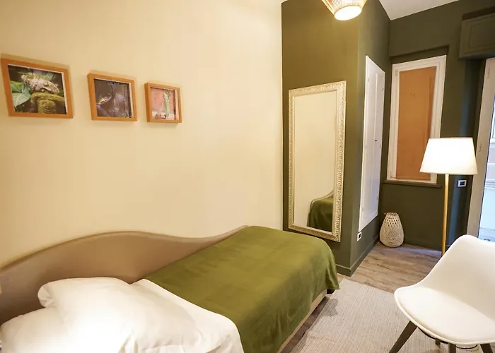 Holiday Thea & Residence